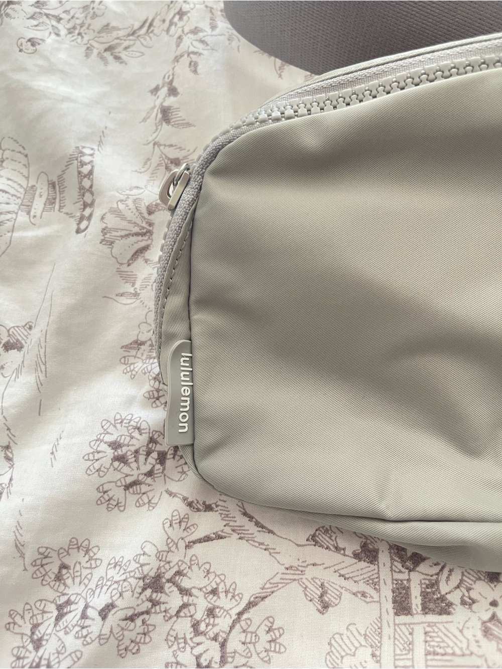 Lululemon Everywhere Belt Bag - Picture 4 of 5
